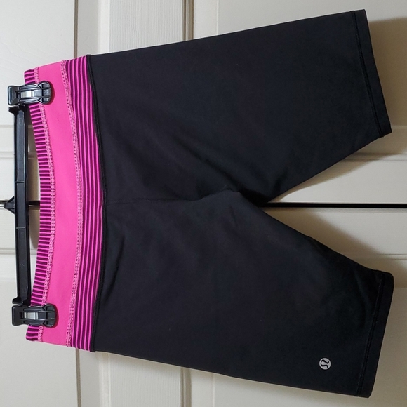 Lululemon Reverse Groove Short bike shorts black hot pink stripe size 6 - Picture 4 of 8